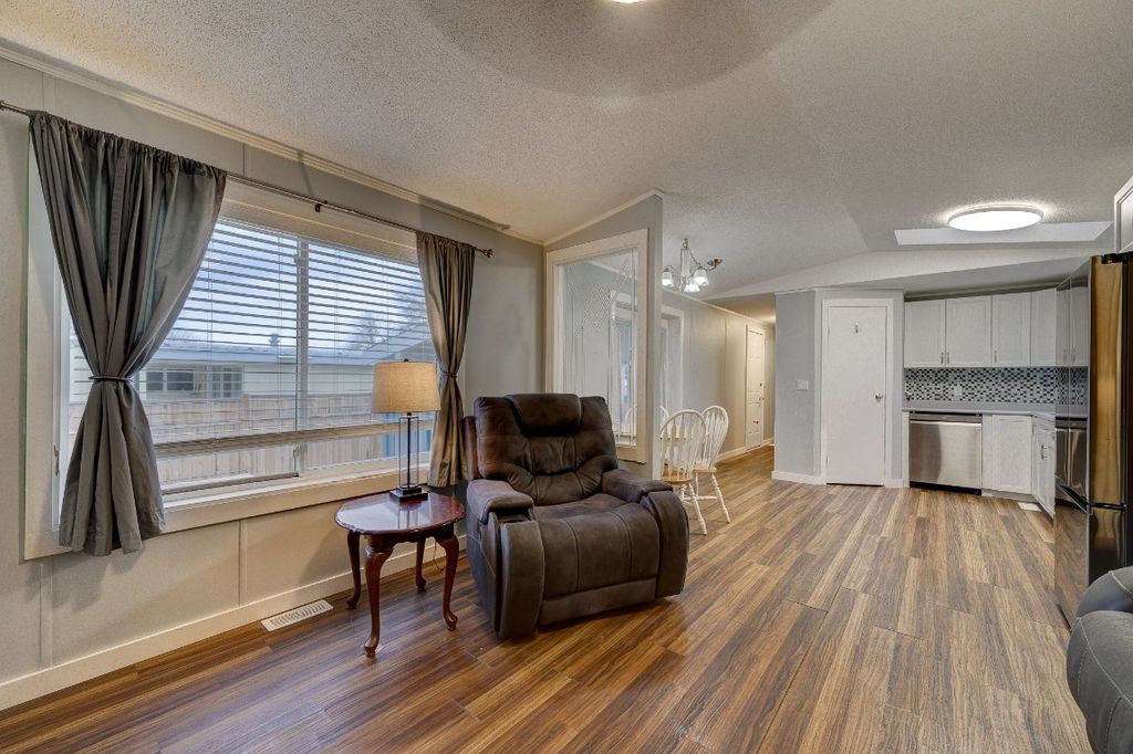 listing image 16515575655374246131