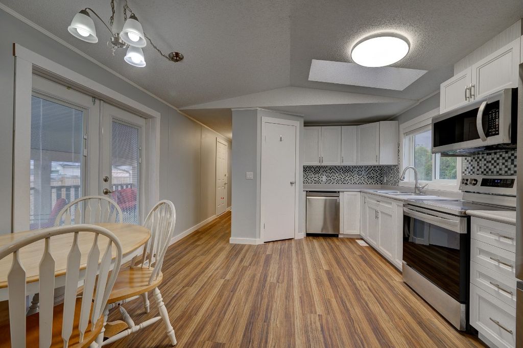 listing image 16519596987592655779