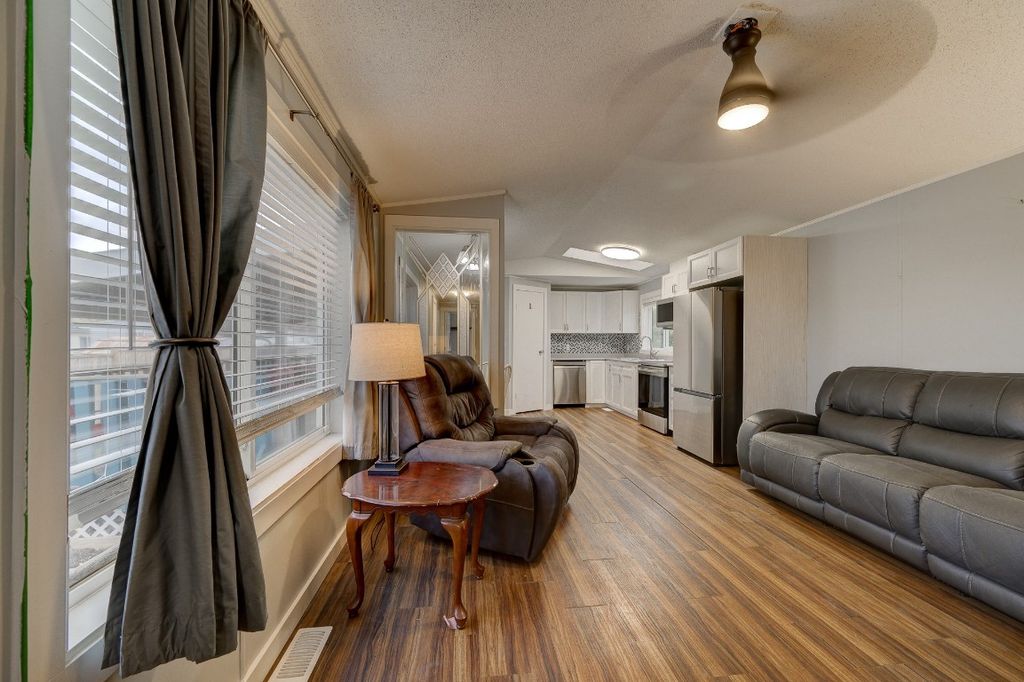 listing image 16512272184886126269