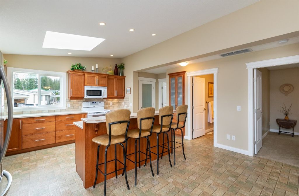 listing image 16510789168746458628