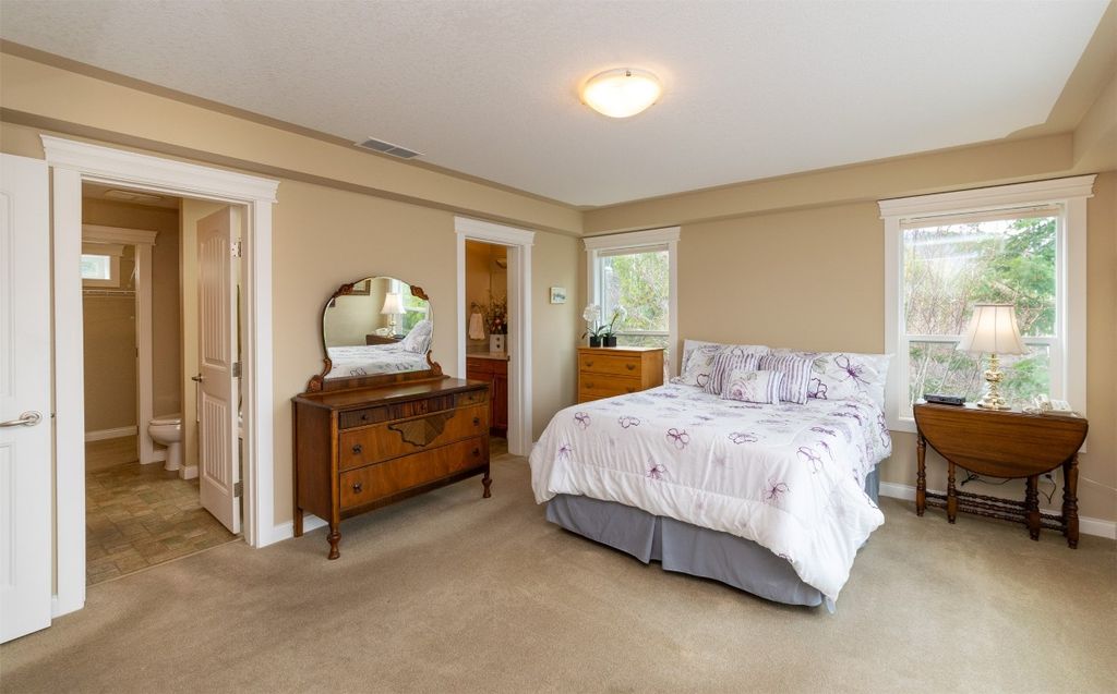 listing image 16513171220798020299