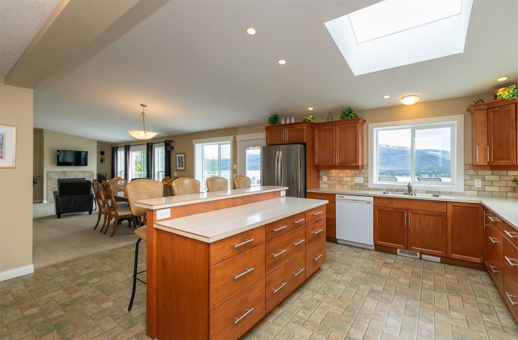 listing image 16514832941575462965