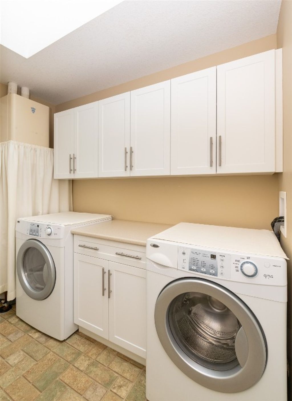 listing image 16518744541784599390