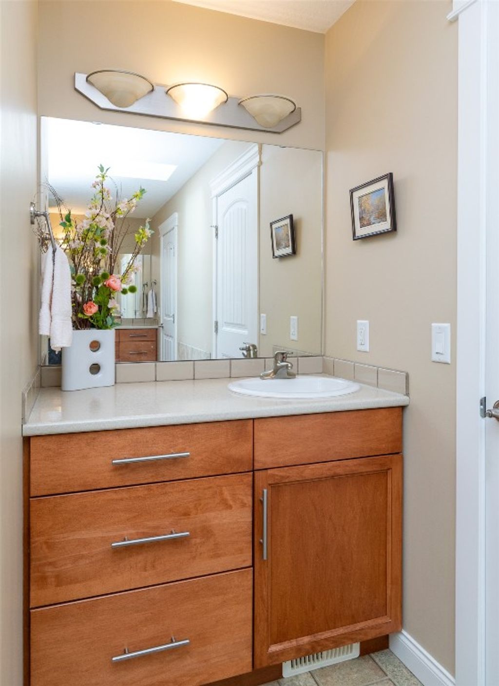 listing image 16518144475762637371