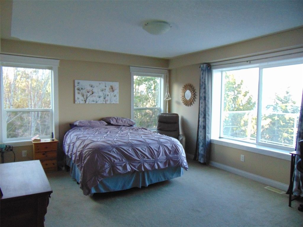 listing image 16515948379889418109