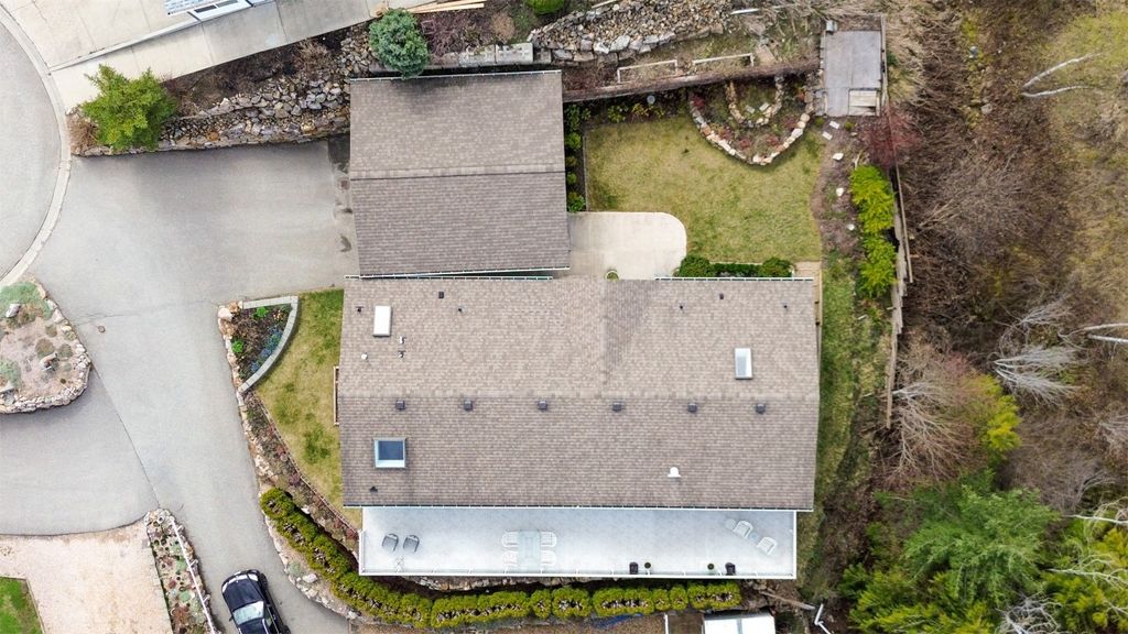 listing image 16511205874248965890