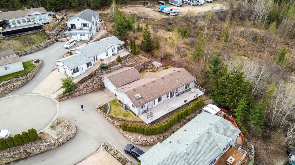 listing image 16515850365443683152