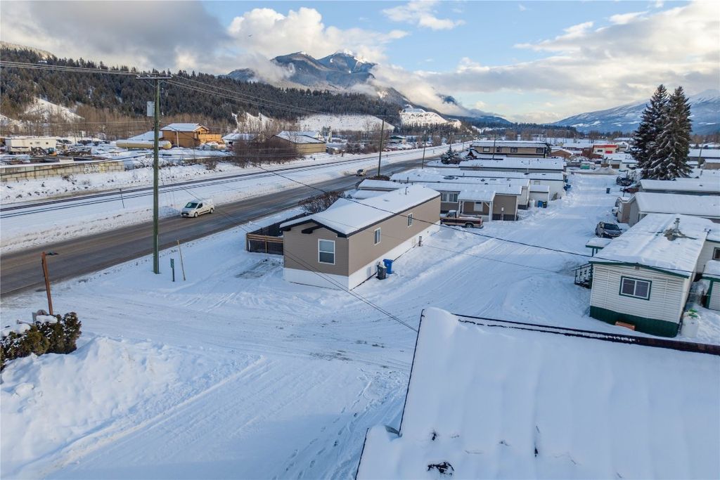 listing image 16516655350474675455