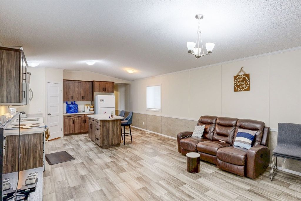 listing image 16513903167936421692