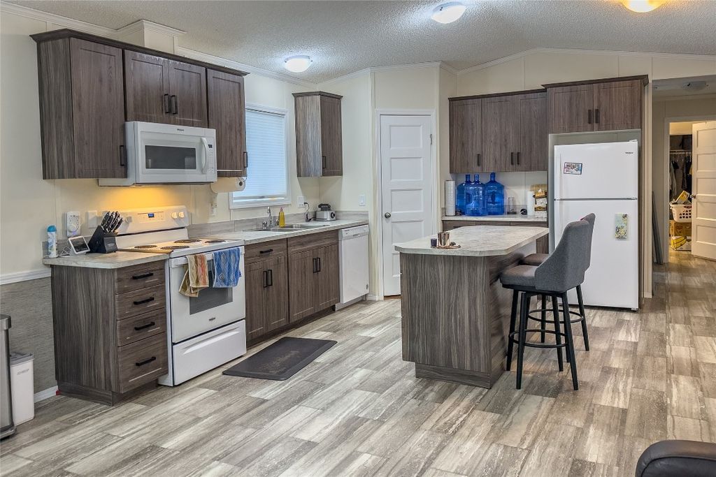 listing image 16516964315817896894