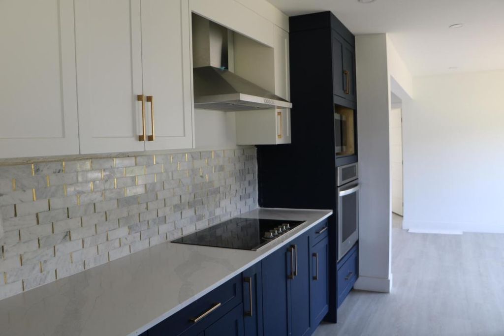 listing image 16515912998432995187