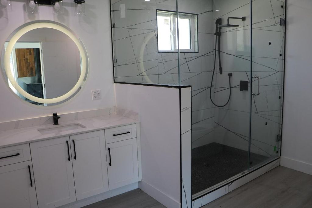 listing image 16519860405673349260