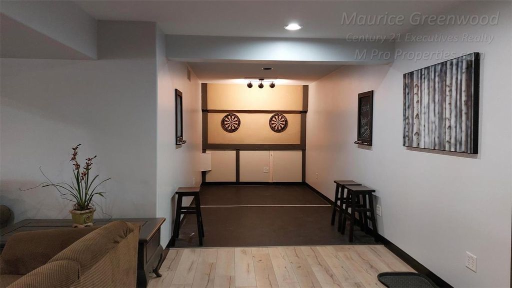 listing image 16514993120161429451