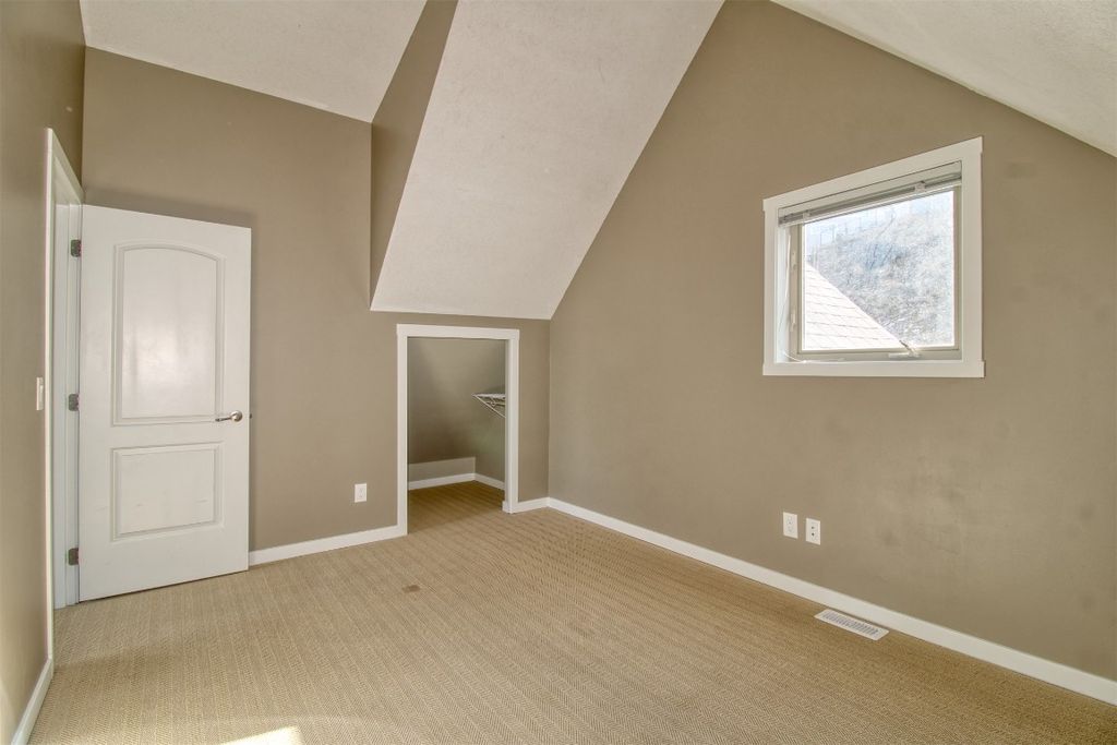 listing image 16518082515885754222