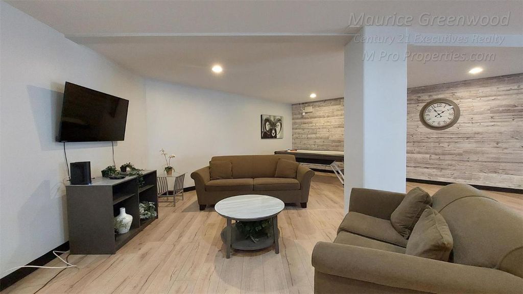 listing image 16517452312421320498