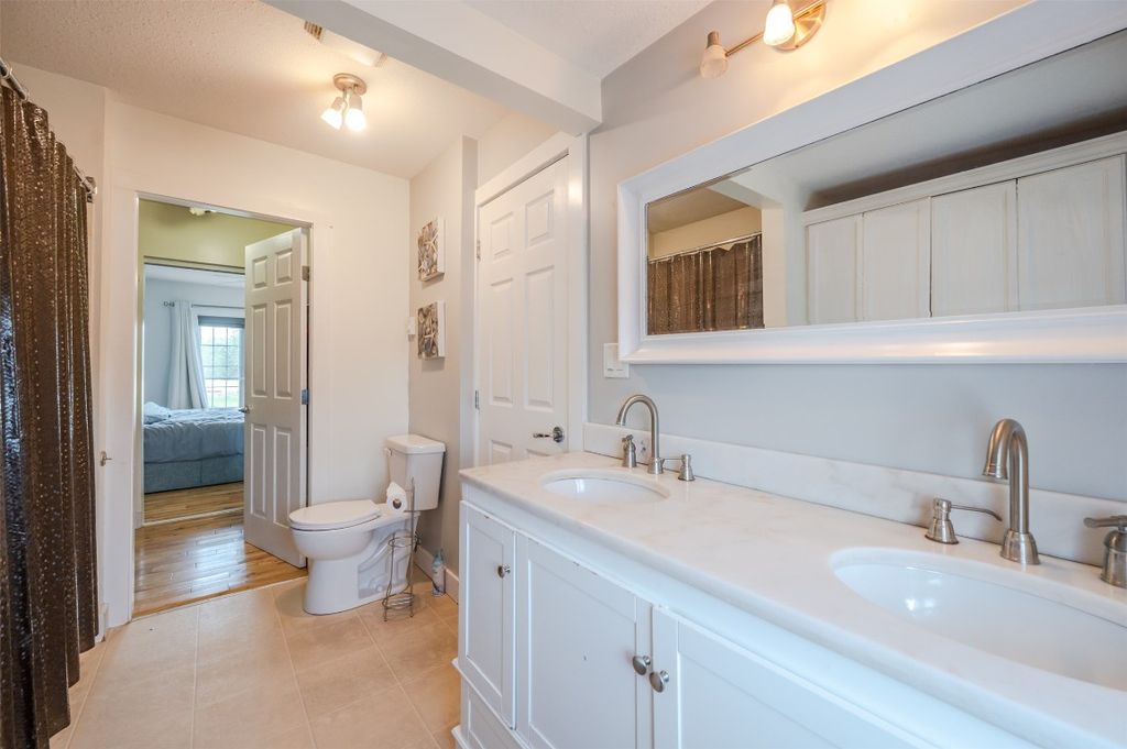 listing image 16513037187653550390