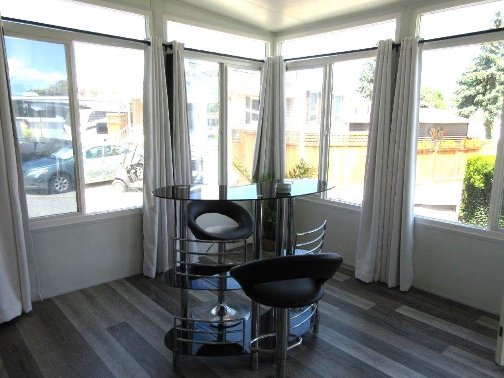 listing image 16517959434466849592