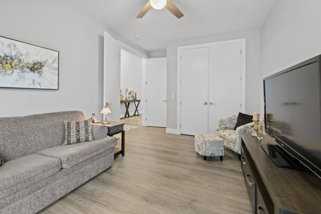 listing image 16518271842594632984