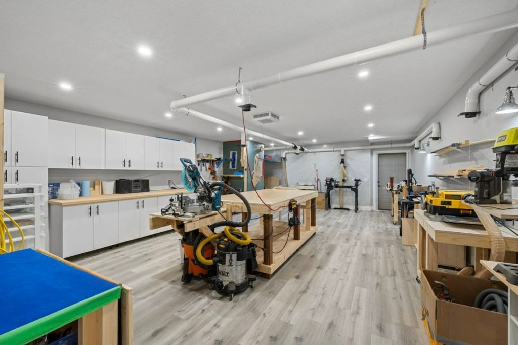 listing image 16516823511640695127