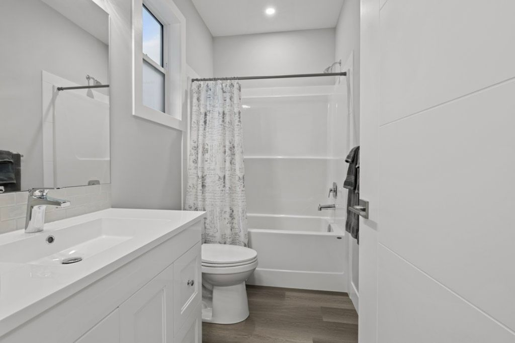 listing image 16513132333021463905