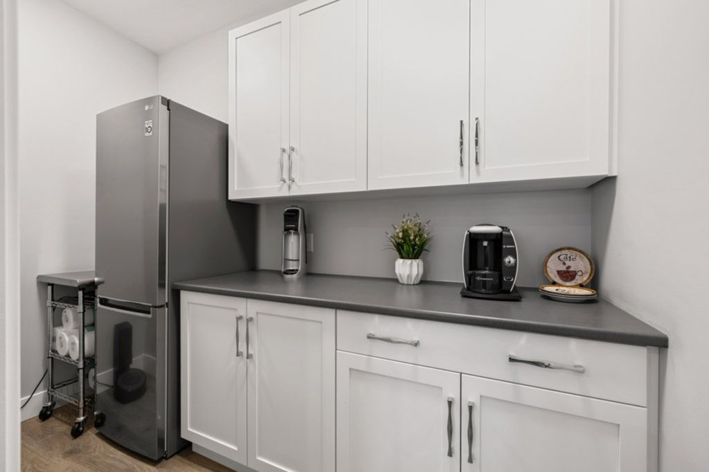 listing image 16514224183591994699