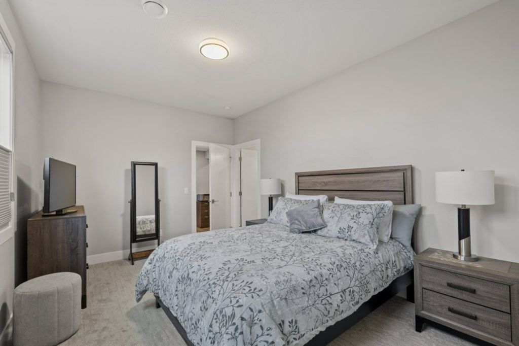 listing image 16518070565660708085
