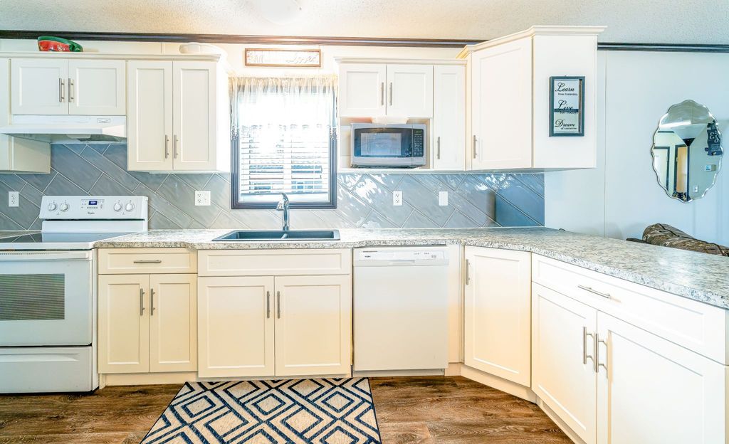 listing image 16513653755198926922