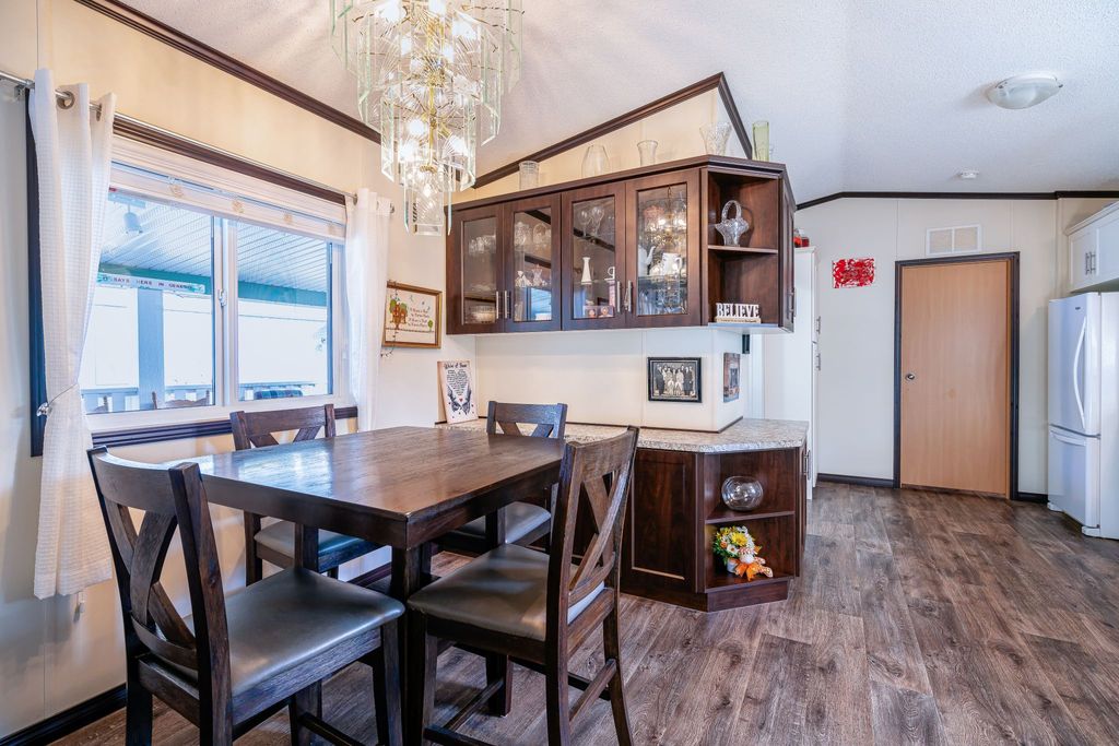 listing image 16517490019463309810