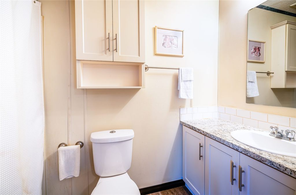 listing image 16512286729301437321