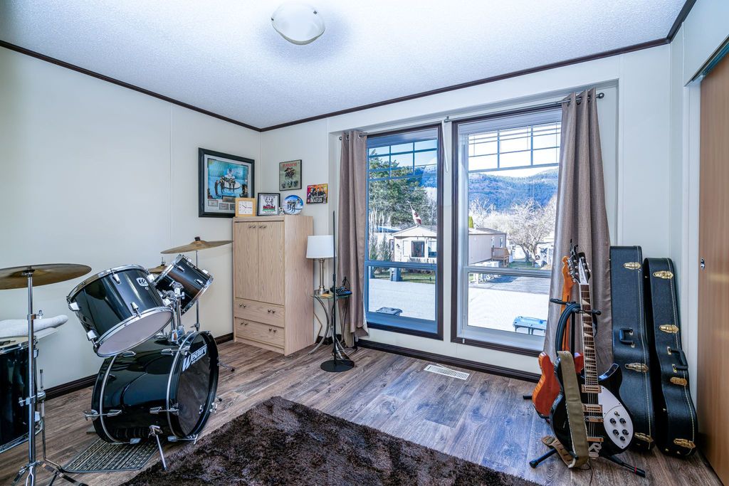 listing image 16515421190788558058