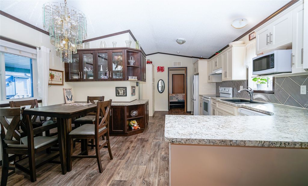 listing image 16516660746425941133