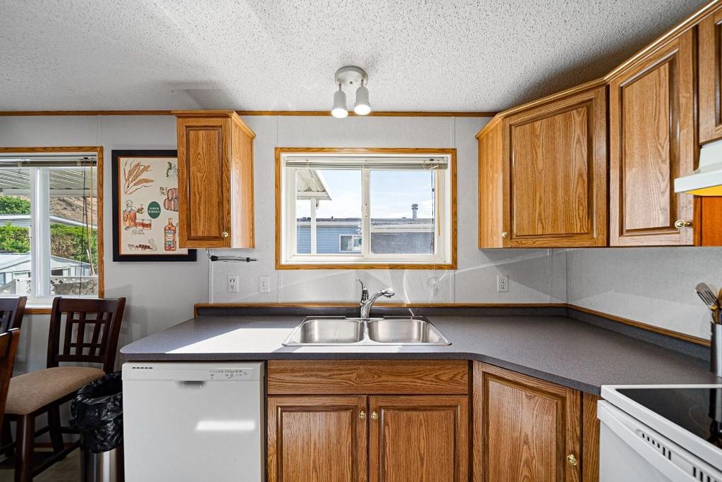 listing image 16515033703333190383