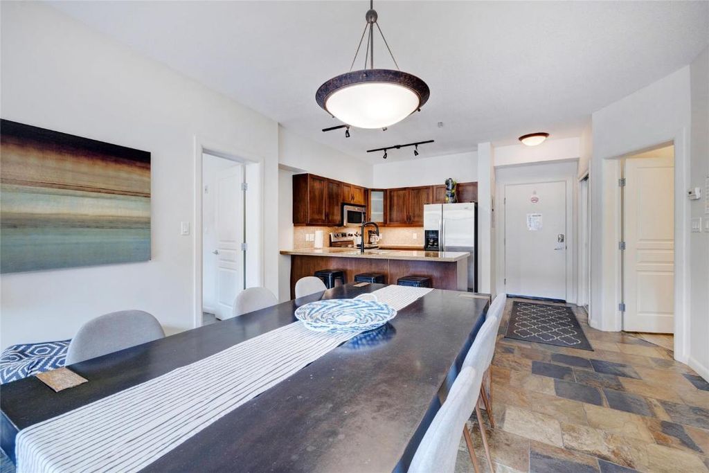 listing image 16518257018394201779
