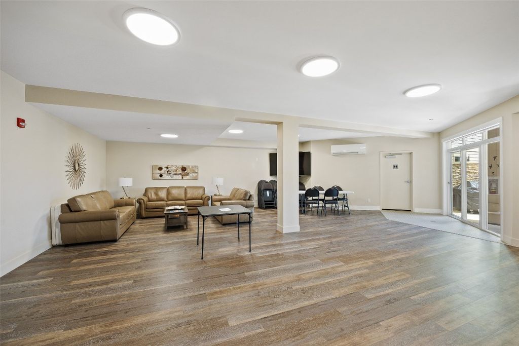 listing image 16515619330209641443