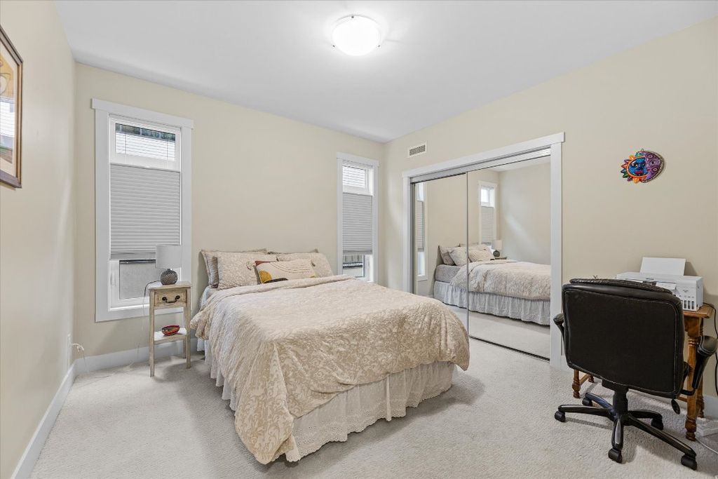 listing image 16517294007679732864