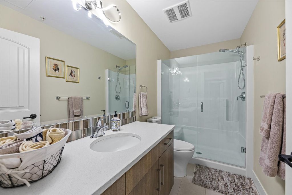 listing image 16517515829410623699