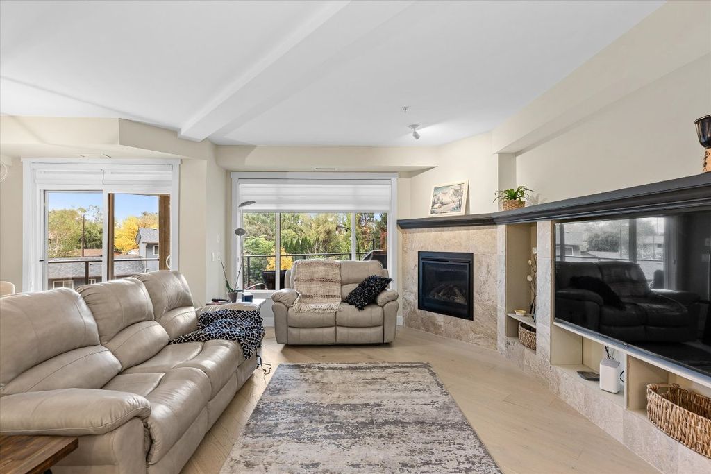 listing image 16518390882776874612