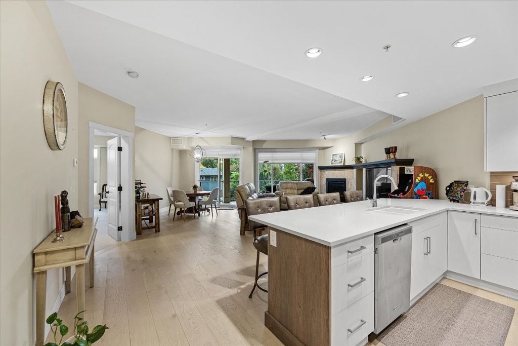 listing image 16515360846466280052