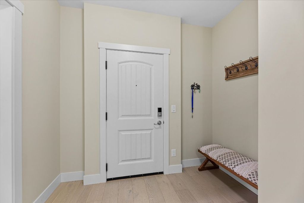 listing image 16512102738285961074