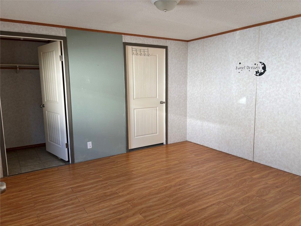 listing image 16512162565766456559