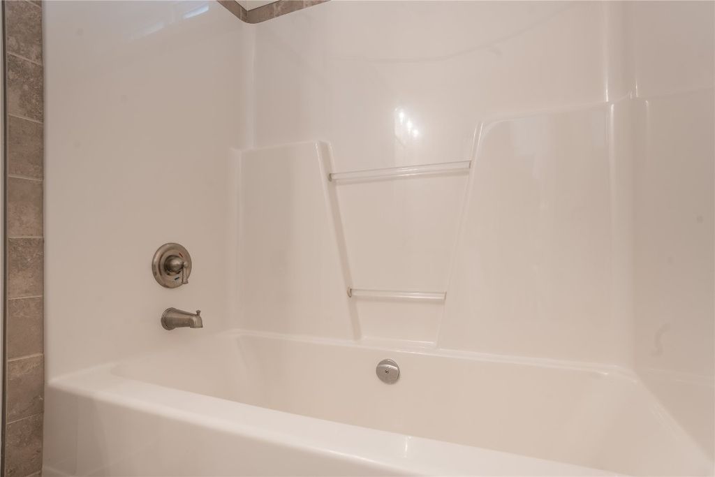 listing image 16513633243264112086