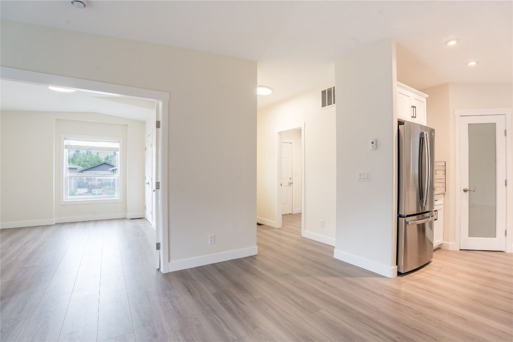 listing image 16513588638778867370