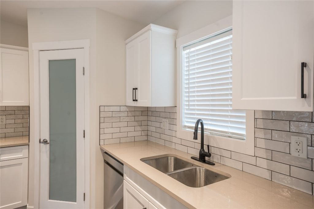 listing image 16518026814302010506