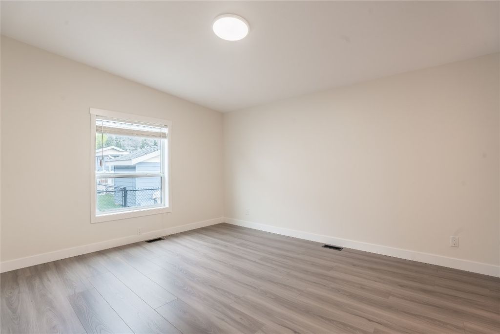 listing image 16517270316353961959