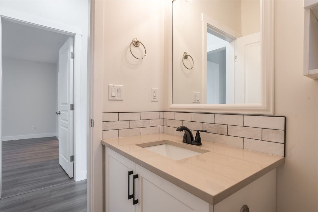 listing image 16515010923916541006