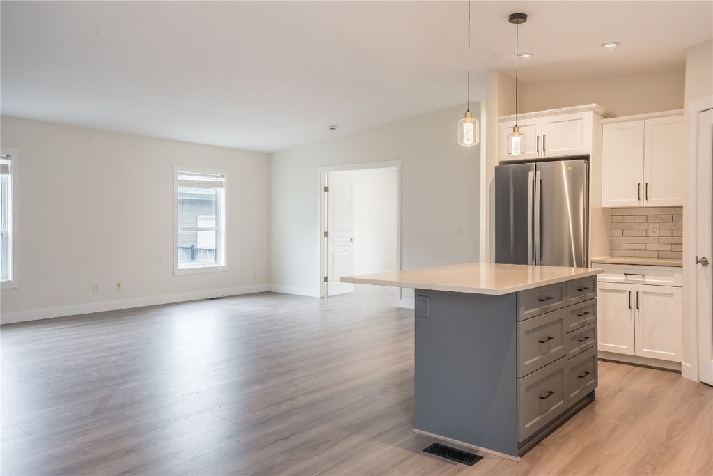 listing image 16516034825436780255