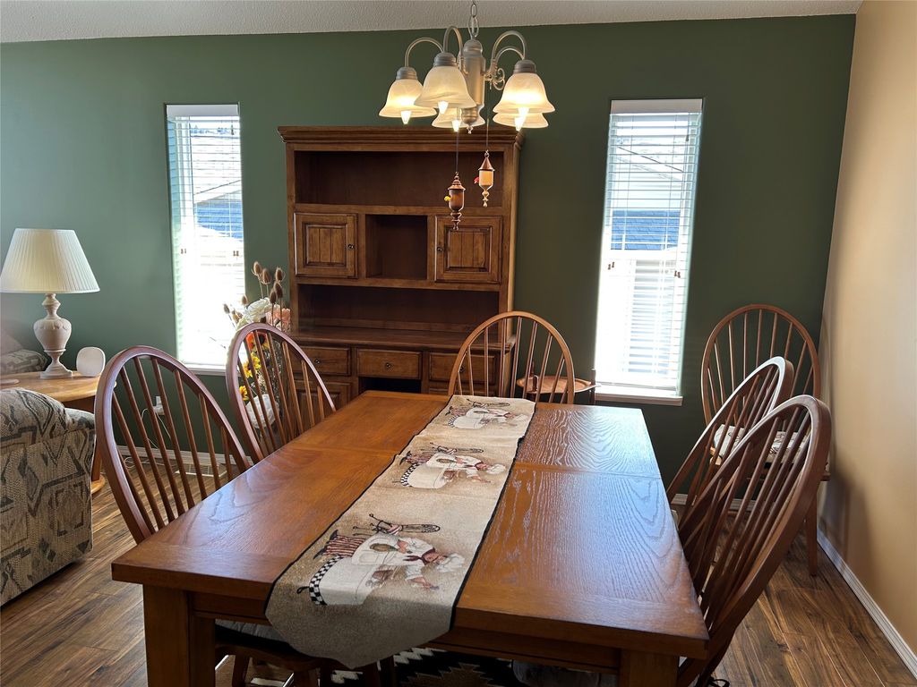 listing image 16514290417109556993