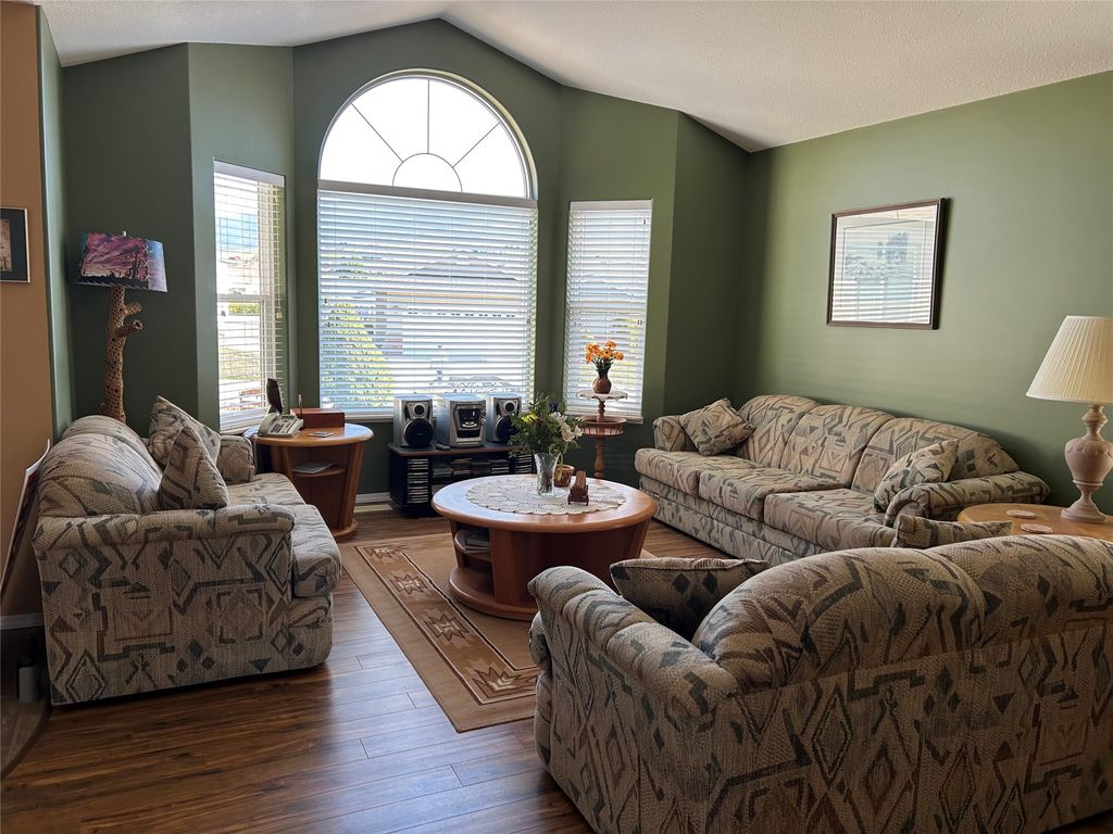 listing image 16518174366785542727