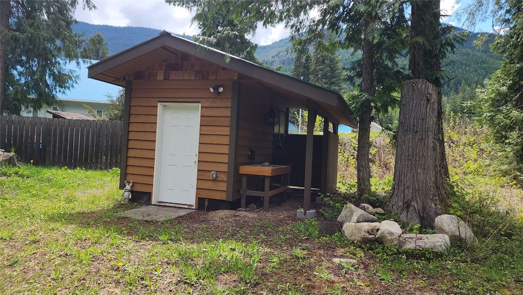 listing image 16518972815968778513