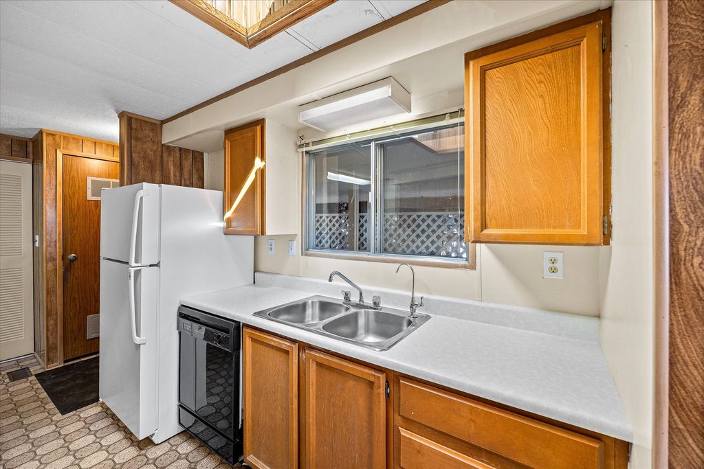 listing image 16516990969474030804